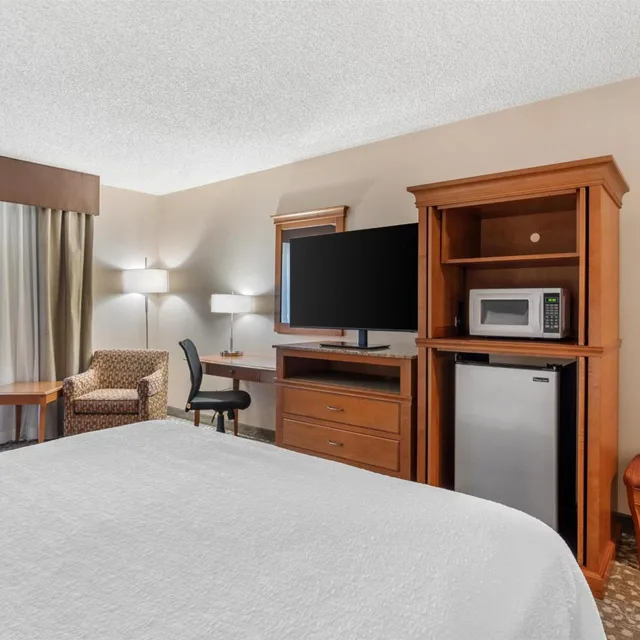 Room, Queen Bed, Bathtub, Accessible, Best Western Plus Oak Harbor Hotel & Conference Center 3/6