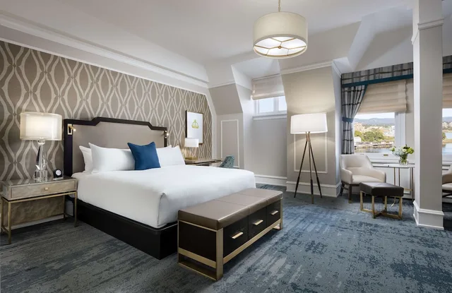 Deluxe, 2 Queen Beds, Harbour View, Fairmont Empress Hotel 1/3
