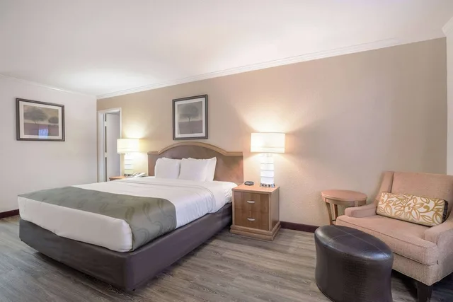 جناح بسرير كينج مع أريكة، Quality Inn Suites Lake Havasu City 3/8