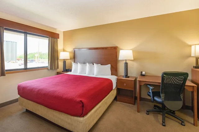 Room, King Bed, Americinn By Wyndham Marshall 6/9