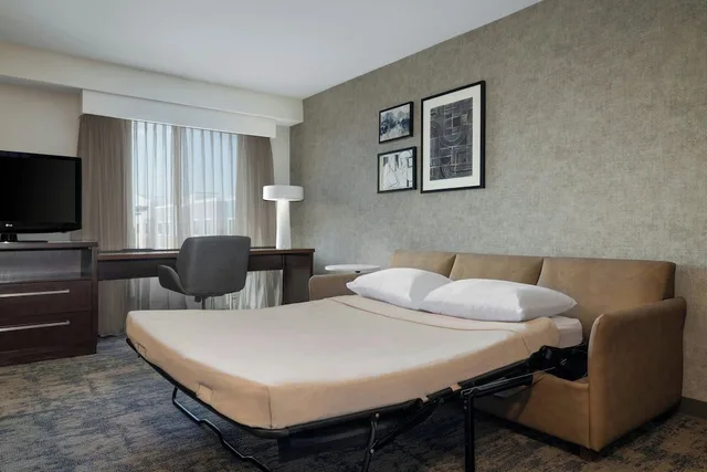 جناح بسرير كينج بغرفة نوم واحدة مع أريكة، RESIDENCE INN CHAMPAIGN 3/5