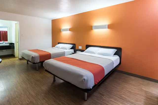 غرفة قياسية بسريرين كوين، Motel6 Stephenville, TX 2/5