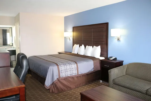 غرفة قياسية بسرير كينج مع أريكة، SureStay By Best Western Terrell 2/10
