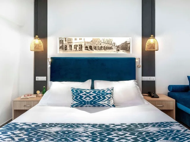 غرفة سوبيريور بسريرين منفصلين بشرفة مع أريكة، Mercure Rhodes Alexia Hotel & Spa 6/9