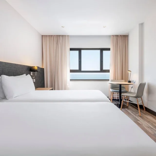 غرفة متصلة سوبيريور بإطلالة على البحر، Hotel Cadiz Paseo Del Mar Affiliated By Melia 6/10