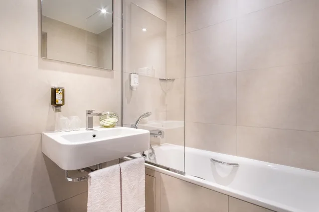 غرفة سوبيريور بسرير مزدوج أو سريرين منفصلين، Waldorf Montparnasse 5/5
