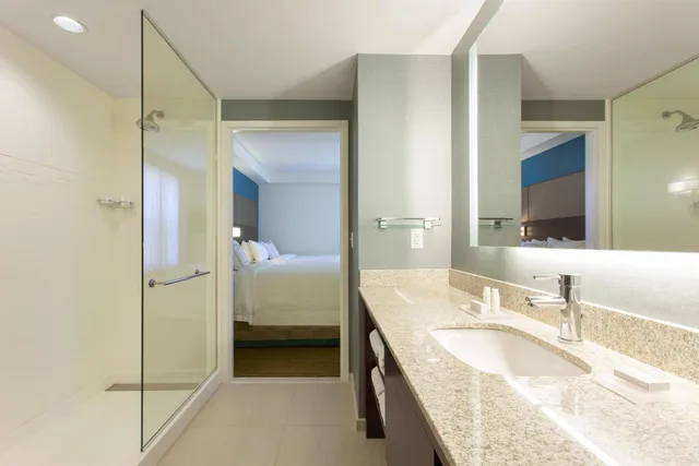جناح بسرير كينج وسريرين كوين بغرفتي نوم مع أريكة، Residence Inn By Marriott Orlando Downtown 7/9