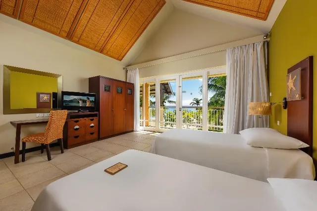 شقة عائلية بغرفتي نوم مع أريكة، Victoria Beachcomber Resort and Spa 1/1