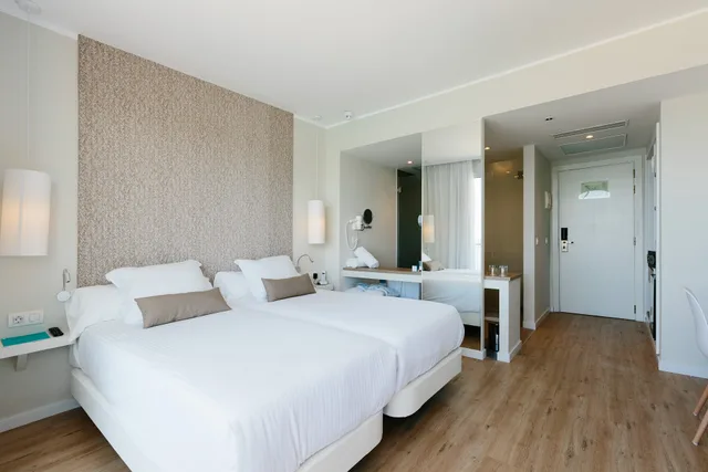غرفة قياسية بشرفة مفردة بسرير مزدوج، AluaSoul Ibiza - Adults Only 1/2