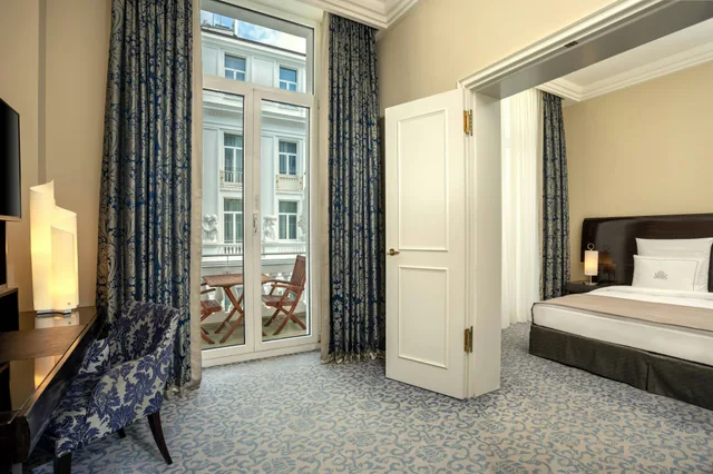 جناح جونيور، Hotel Atlantic Hamburg, Autograph Collection 1/1