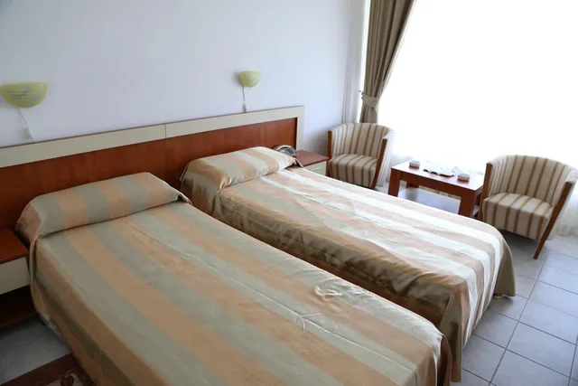 غرفة بسرير مزدوج بإطلالة على البحر، Hotel Orfeu 2/10
