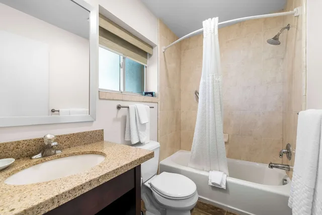 غرفة قياسية بسريرين كوين بإطلالة لذوي الإعاقة، Best Western Driftwood Inn 4/6