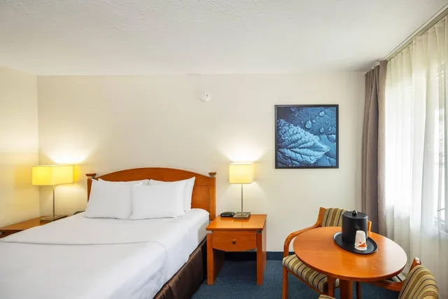 غرفة قياسية بسرير كوين، Quality Inn Rouyn-Noranda 1/10