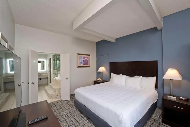Executive, Suite, King Bed, Best Western Plus Hotel & Conference Center 4/7