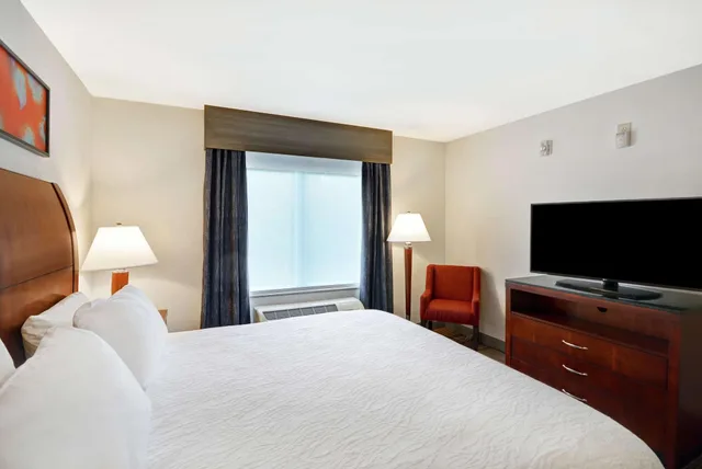 جناح لذوي الإعاقة، Hilton Garden Inn Gulfport Airport 1/4