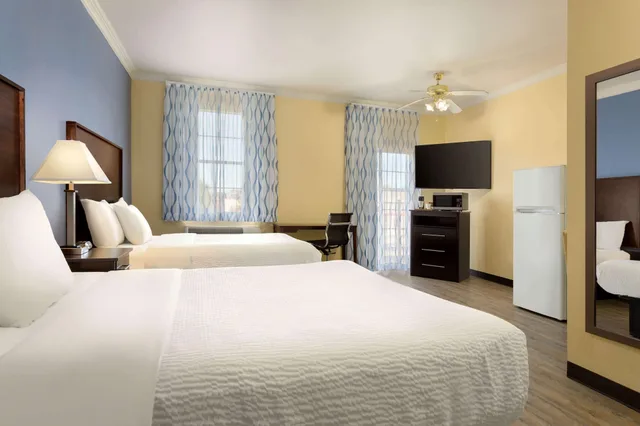غرفة بسريرين كوين، Days Inn and Suites by Wyndham Euless DFW Airport South 3/5