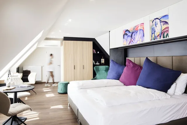 جناح استوديو سوبيريور بسرير كينج مع أريكة، Design & Kunsthotel Munchen 1/4