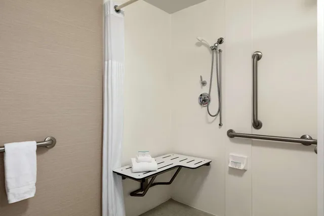 جناح لذوي الإعاقة، Hilton Garden Inn Harrisburg East 4/5