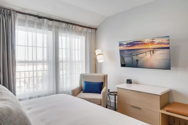 Manor, Suite, King Bed, Sofa، The Inn at Chesapeake Bay Beach Club 4/7