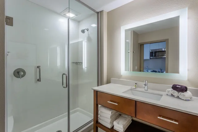 Suite, Queen Bed, Hawthorn Suites By Wyndham Fargo 3/4