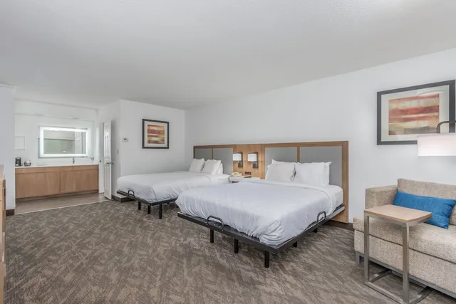 غرفة قياسية بسريرين كوين، Crossroads Inn & Suites 2/4