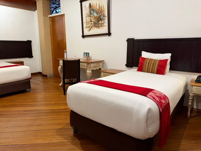 غرفة سوبيريور رباعية بسرير كوين وسريرين منفصلين، Monasterio San Pedro 8/10