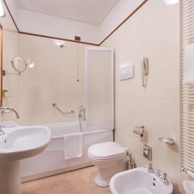 غرفة بسريرين منفصلين، Strozzi Palace Hotel 6/8