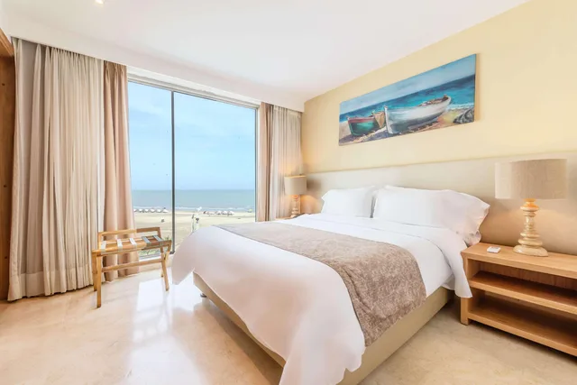جناح بسرير كينج وسرير كوين مع أريكة، Radisson Cartagena Ocean Pavillion Hotel 1/4