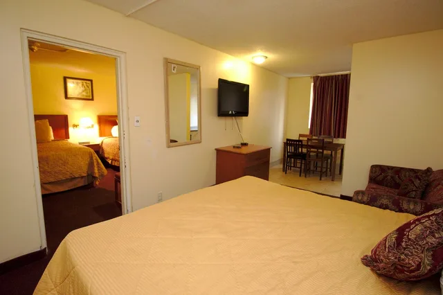 جناح عائلي، Niagara Lodge Suites 8/10