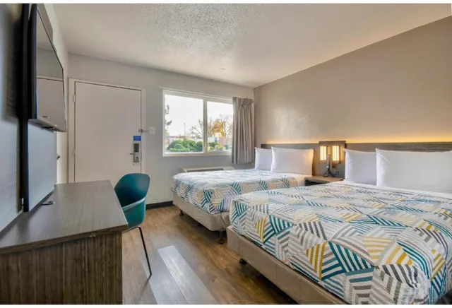 غرفة بسريرين مزدوجين، Motel6 Santa Fe, NM 1/5