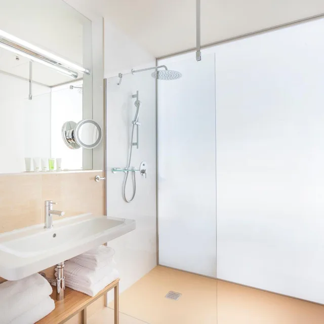 Deluxe, King Bed, Private Garden، Hotel Golf Prague 4/6
