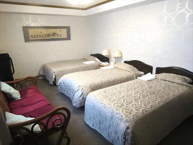 غرفة قياسية ثلاثية بثلاثة أسرّة، Sunrise Hotel 1/1
