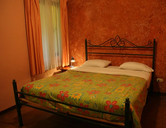 جناح بسرير كينج، Fleur De Lys Hotel 6/10