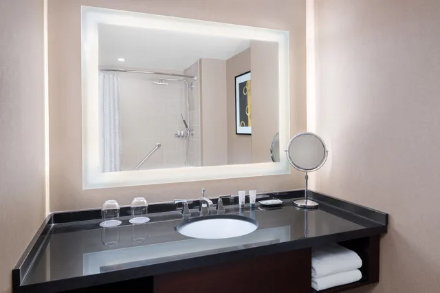غرفة تنفيذية بسريرين كوين، The Westin Baltimore Washington Airport - BWI 2/2