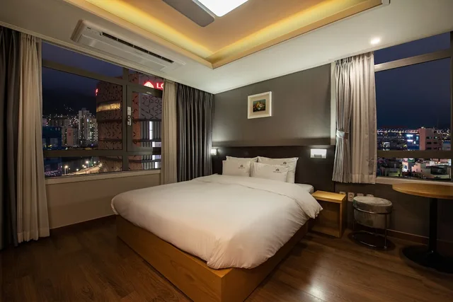 غرفة قياسية بسرير مزدوج بإطلالة على المرفأ، Central Park Hotel Busan 4/10