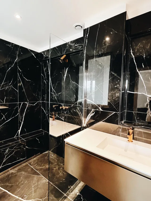 جناح جونيور، Hotel San Carlu Citadel 10/10