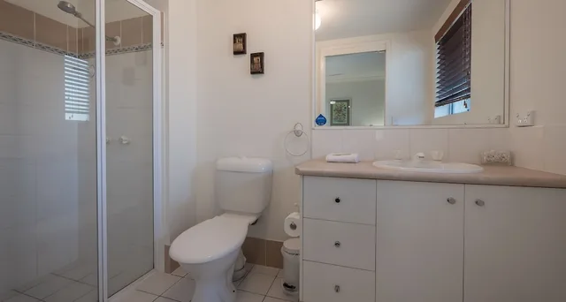 شقة بسريرين كوين وسريرين منفصلين بـ3 غرف نوم، SANCTUARY LAKE APARTMENTS 6/7