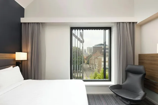 غرفة بسرير كوين، Moxy York 7/10