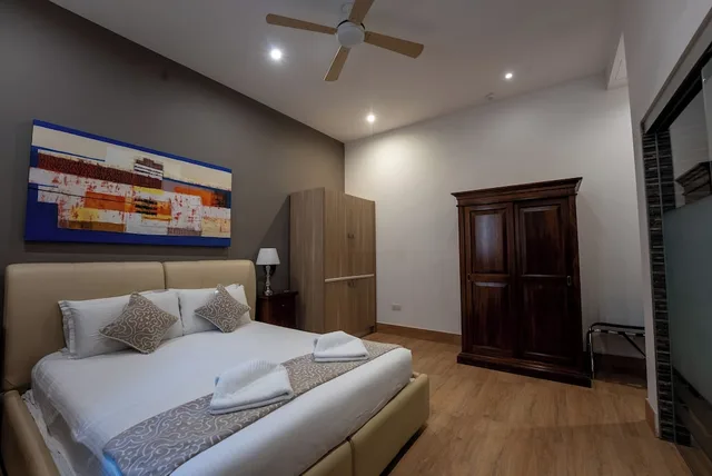 جناح بسرير كوين، PALAZZO VIOLETTA 1/10