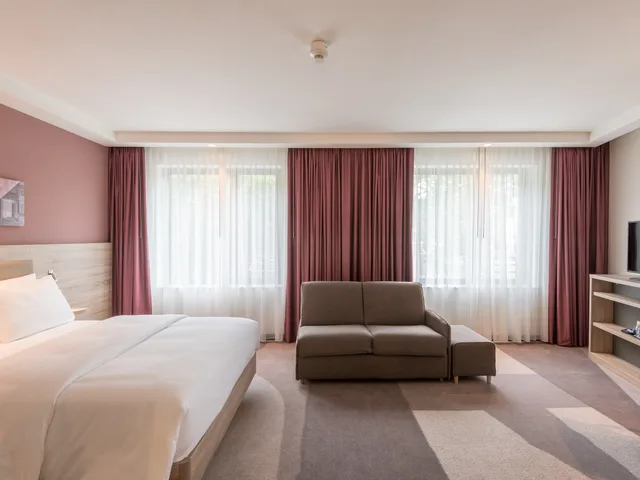 غرفة ركنية بسرير كوين مع أريكة، Hampton By Hilton Frankfurt City Centre East 5/7