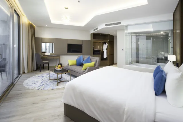 غرفة تنفيذية بسرير كينج بإطلالة على البحر، The Empyrean Nha Trang 1/6