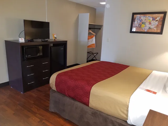 غرفة قياسية بسرير كوين، ECONO LODGE 2/4