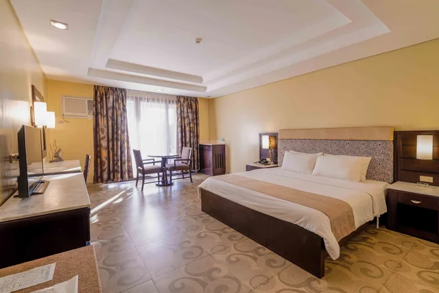 غرفة بريميوم بسرير كينج بإطلالة على المسبح بغرفة نوم واحدة، Coron Westown Resort 5/10