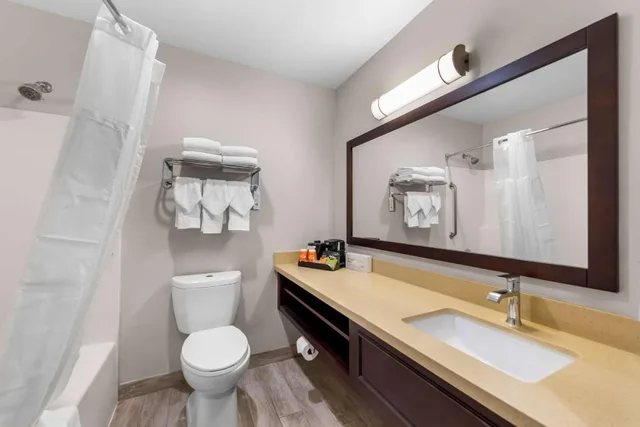 غرفة رباعية بسريرين كوين لذوي الإعاقة، Quality Inn San Diego South - Chula Vista 4/4