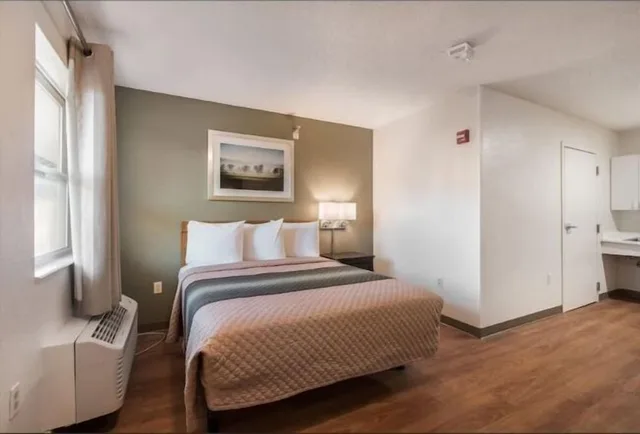 استوديو اقتصادي بسرير كوين، Birch Hill Suites Kansas City - Independence, Mo 8/10