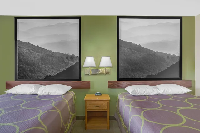 غرفة بسرير كوين لذوي الإعاقة، Super 8 by Wyndham Christiansburg/Blacksburg Area 2/3