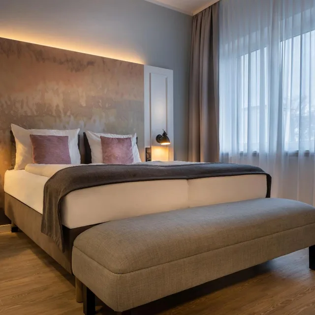Standard, Queen Bed, Balcony, Yggotel Ravn 2/10