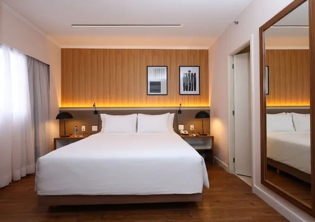Business, Queen Bed, Clarion Hotel Faria Lima 1/7