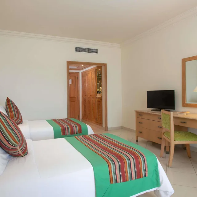 Classic, King Bed, Pool and Sea View، Movenpick Taba 7/10