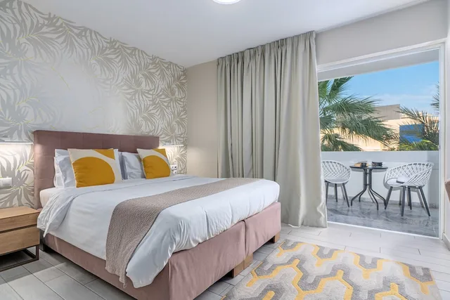 جناح سيغنتشر بفراش فوتون وسرير كوين وسرير فردي بإطلالة جزئية على البحر، Maison 66 Riviera Hotels 4/10